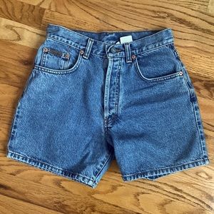 Vintage mom shorts in very great condition. High rise and very cute!